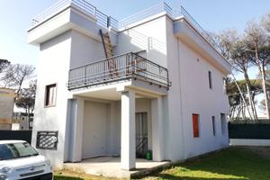 Villa indipendente con giardino su due livelli