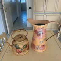 Vasi in metallo dipinti a mano