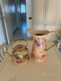 Vasi in metallo dipinti a mano