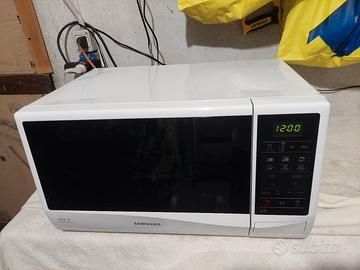 Microonde Samsung perfetta e funzionante in tutto.