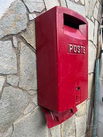 Cassetta postale Vintage in metallo rossa “POSTE”