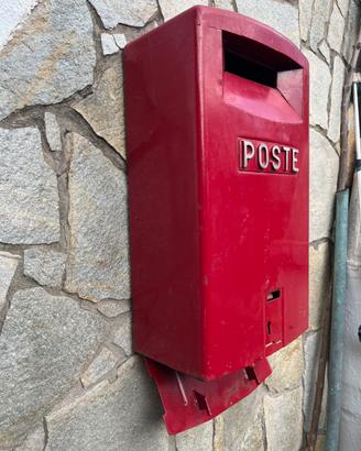 Cassetta postale Vintage in metallo rossa “POSTE”