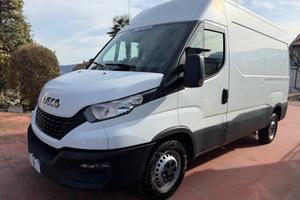 Iveco Daily 33S12 2.3 HPT PM-TN Furgone * 18.000km