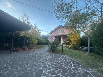 4 LOCALI A MONTECASTRILLI