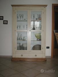 Vetrina credenza chiara stile Country / Shabby Chi