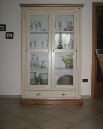 Vetrina credenza chiara stile Country / Shabby Chi
