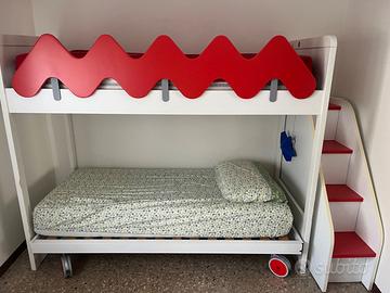 Letto a castello con scala contenitore