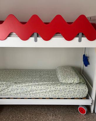 Letto a castello con scala contenitore