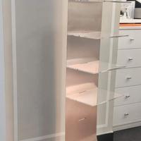 Espositore con mensole in plexiglass