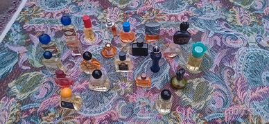 set bottigliette vintage di profumo 
