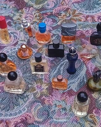 set bottigliette vintage di profumo 