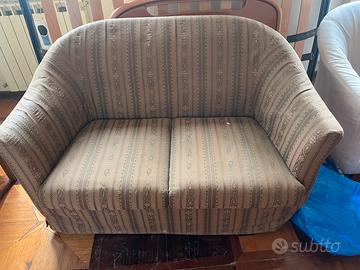 Due divanetti sfoderabili