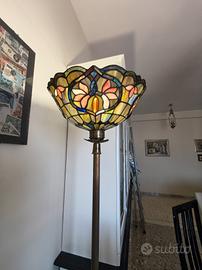 lampada da terra (piantana) in stile Tiffany