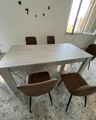 Tavolo allungabile con sedie
