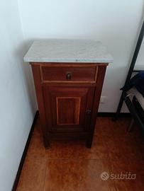 comodino in legno con Marmo