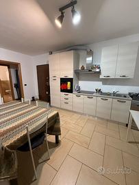 Appartamento quadri locale con Box e cantina