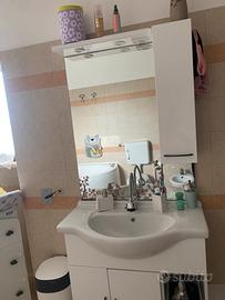 Mobile bagno specchio e lavandino