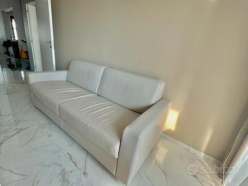 Divano pelle matrimoniale