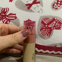 Set nuovo con colori e temperamatite