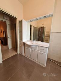 Mobile Bagno con lavandino e specchio