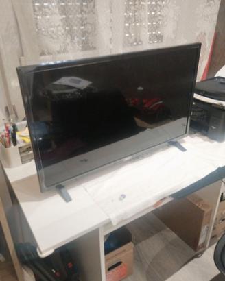 LG Smart TV 32" ThinQ AI con scatola e telecomando