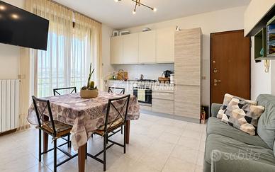 BILOCALE CON BOX E CANTINA