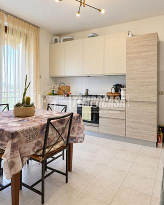 BILOCALE CON BOX E CANTINA