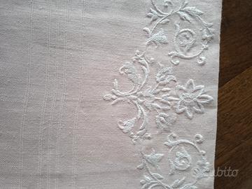 asciugamani ricamato