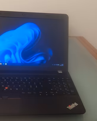 Lenovo serie ThinkPad E560 , CPU intel i7 6500u 
