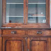 armadio antico con vetrinetta, cassetti 