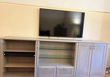 Mibile in legno di castagno massiccio