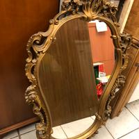 Specchio vintage con cornice in legno lavorata