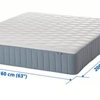 Letto con materasso, struttura e piedini