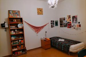 Stanza singola per ragazza, libera da aprile