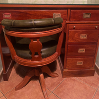 Scrivania in legno mogano con cristallo