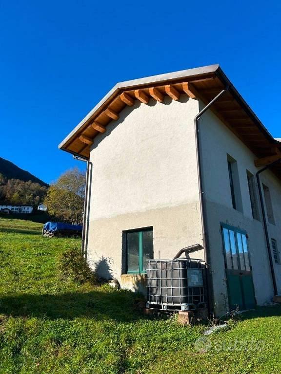 Rustico / Casale di 98 m² con 4 locali a Feltre - Vista 2