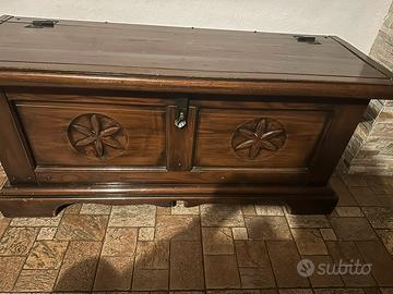 Cassapanca in legno