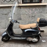 Vespa 125 LX nera rimessa a nuovo