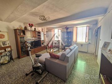 Appartamento di 140 m² con 5 locali a Lucca