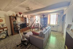 Appartamento di 140 m² con 5 locali a Lucca