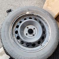 4 cerchi in ferro Ford + gomme neve 205 60 16
