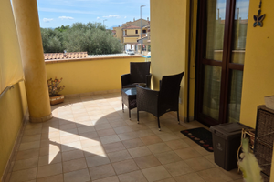 Luminoso trivano con ampia veranda coperta