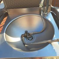 Lavello, cappa, ombrellone, macchina ghiaccio