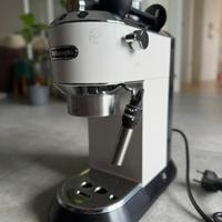 Macchina per caffe Delonghi Dedica