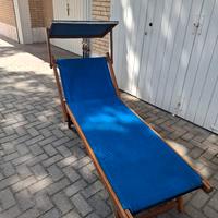Lettino prendisole blu in legno 