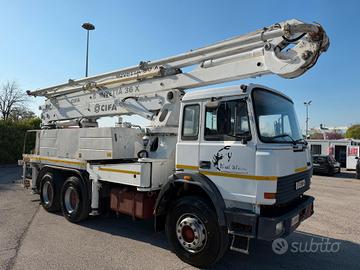 IVECO Magirus 330 con pompa calcestruzzo CIFA INVE