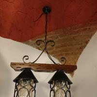 lampadario in legno e ferro battuto a 2 luci