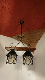 lampadario in legno e ferro battuto a 2 luci