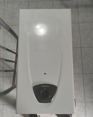 Scaldabagno a gas Ariston FastEvo X Display 11 lt 