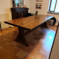 Tavolo in legno massello